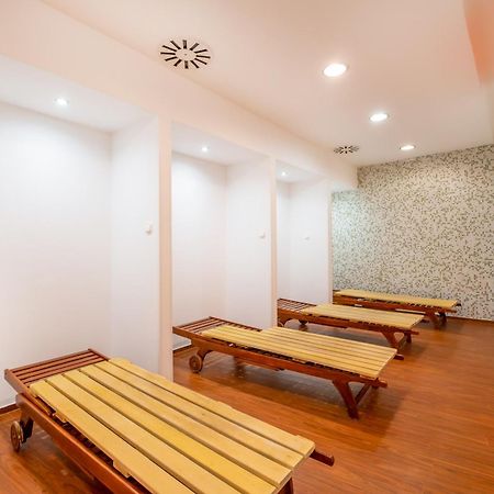 Myflat Club 218 Belvedere Wellness Apartment Сиофок Екстериор снимка