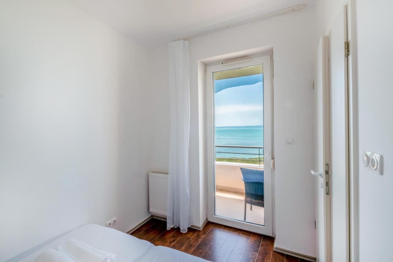 Myflat Club 218 Belvedere Wellness Apartment Сиофок Екстериор снимка