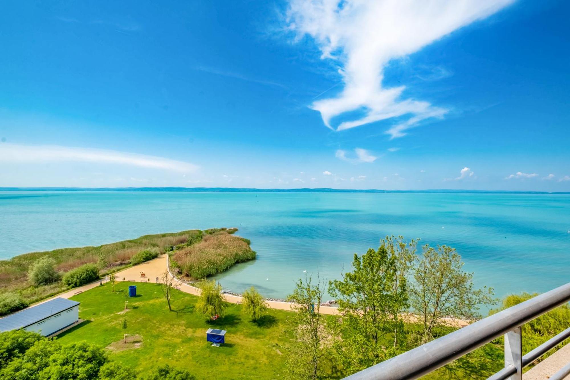 Myflat Club 218 Belvedere Wellness Apartment Сиофок Екстериор снимка