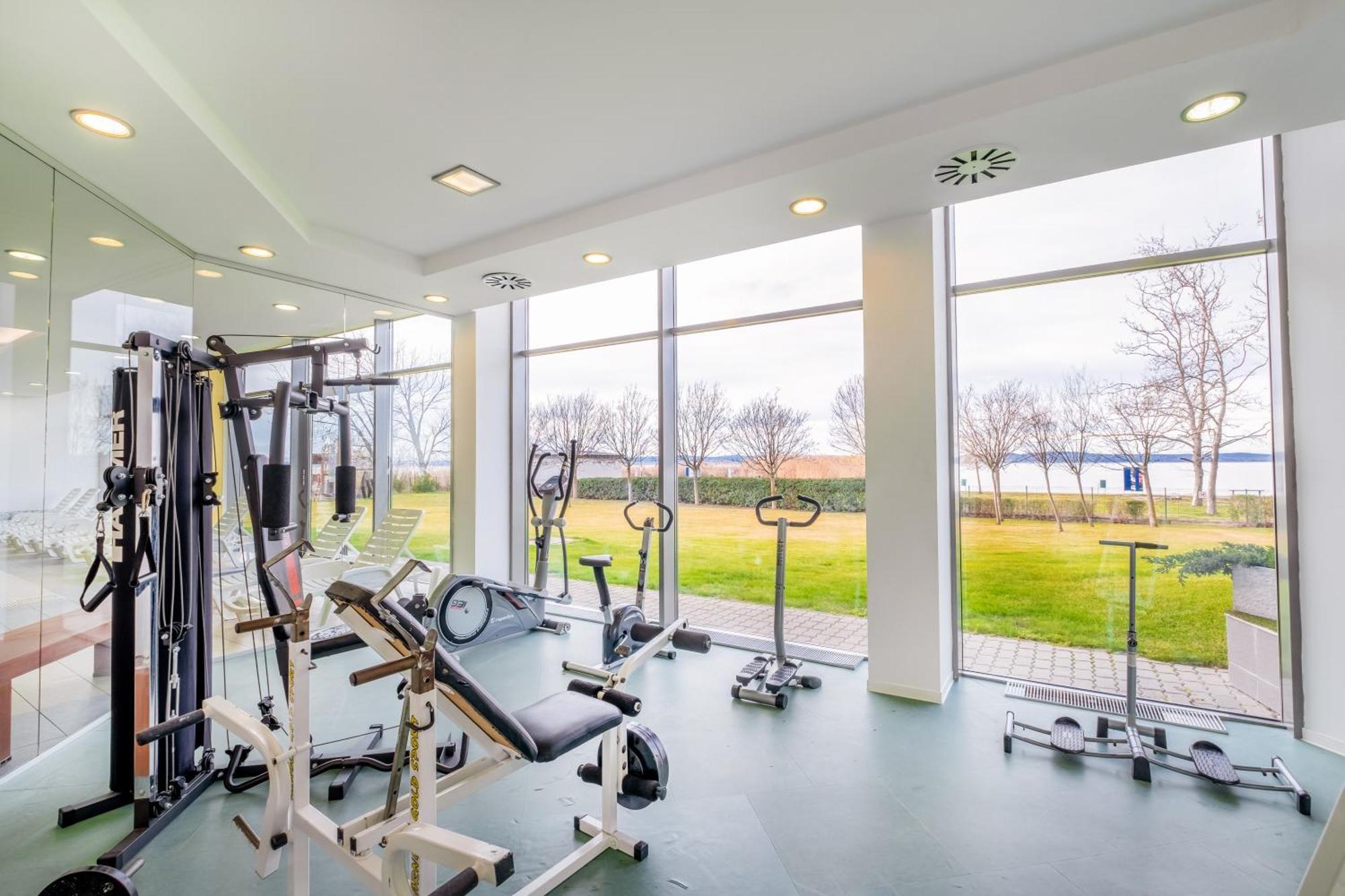 Myflat Club 218 Belvedere Wellness Apartment Сиофок Екстериор снимка
